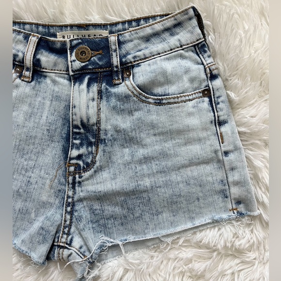 Bullhead Denim Co. Frayed High-Waisted Light Wash Jean Shorts Size 00 - Picture 4 of 15
